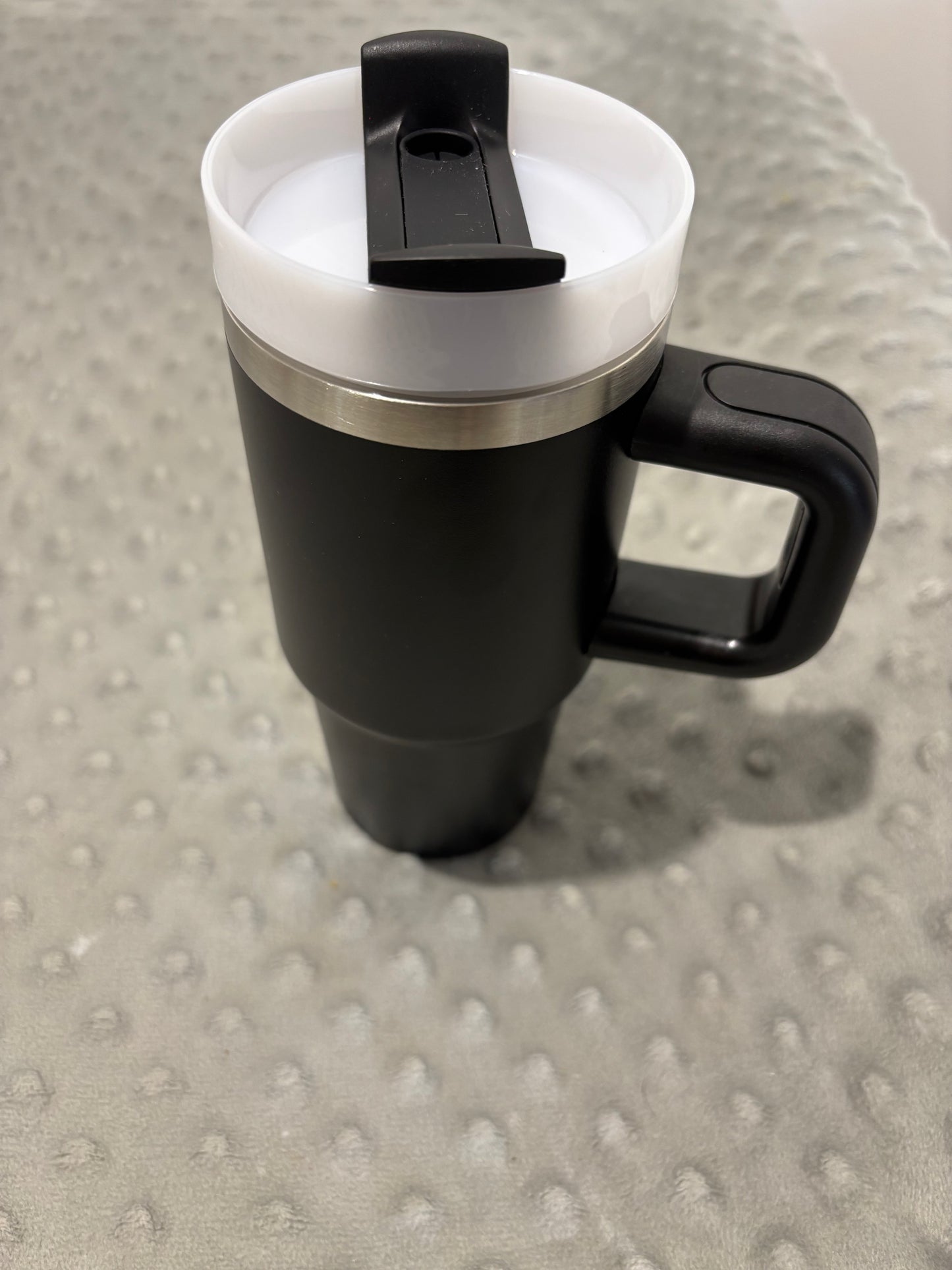 Tasse isotherme avec paille