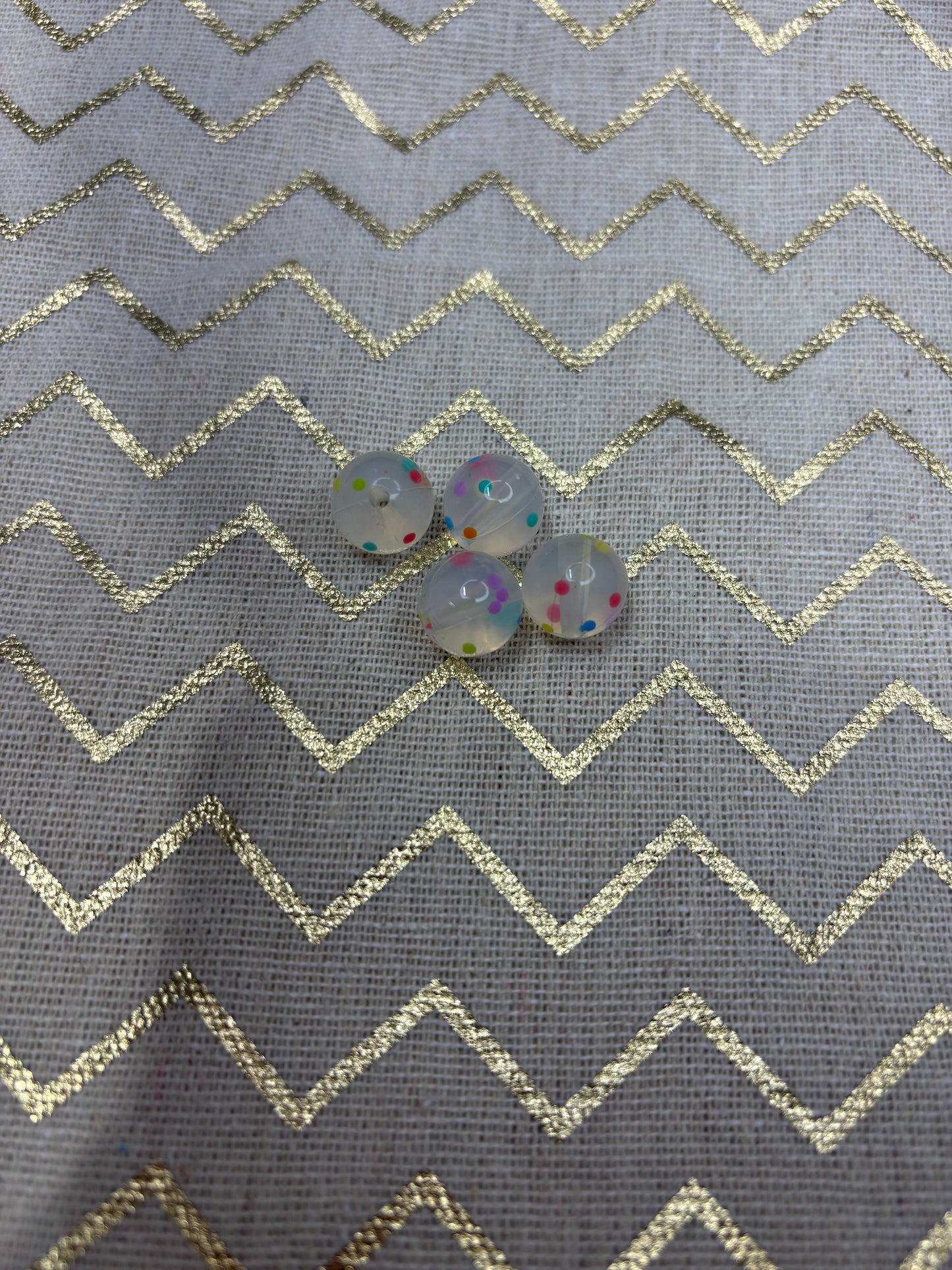 Perles rondes à pois