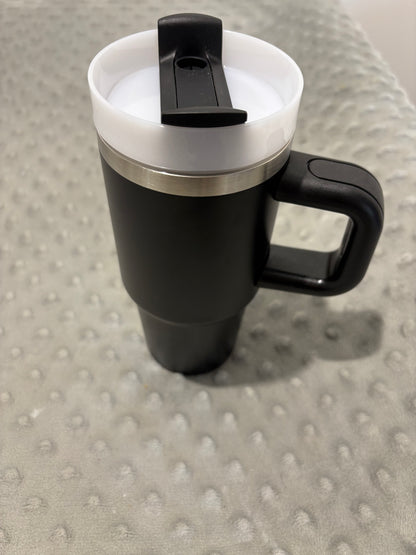 Tasse isotherme avec paille